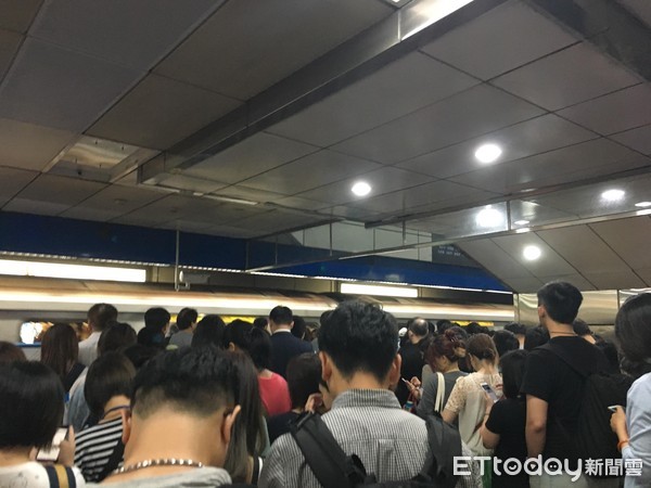 ▲▼忠孝新生大爆滿。（圖／記者莊雅婷翻攝）