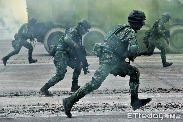 ▲▼「國防知性之旅-金湯營區開放」活動，為了開放活動暖身，陸軍第八軍團全兵力預校。（圖／記者宋德威攝，下同）