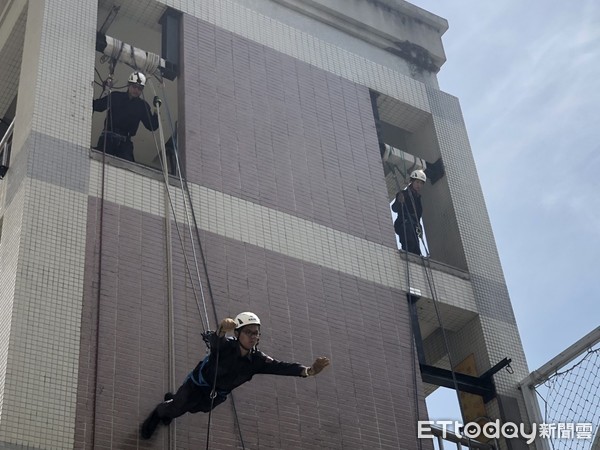▲台南市消防局舉辦救助人員培訓，23人通過甄選測驗，26日展現訓練成果。（圖／消防局提供，下同）