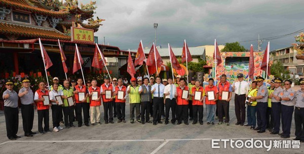 ▲台南市警三分局，28日下午於安南區「什三佃慶興宮」廣場，舉辦第三巡守中隊成立大會。（圖／警方提供，下同）