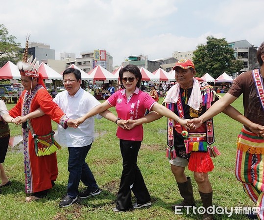 ▲嘉義市都市原住民豐年祭現場手舞足蹈。（圖／記者陳駿豪翻攝）