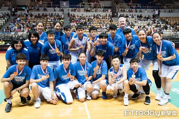 ▲▼瓊斯盃女籃頒獎,第三名中華藍隊。（圖／記者季相儒攝）