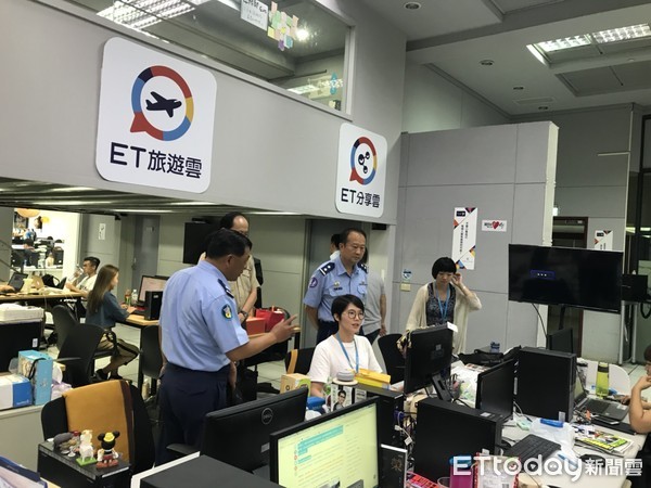 ▲▼國防部各級發言人參訪《ETtoday新聞雲》，與社群小編交流互動。（圖／記者陳弘修攝）