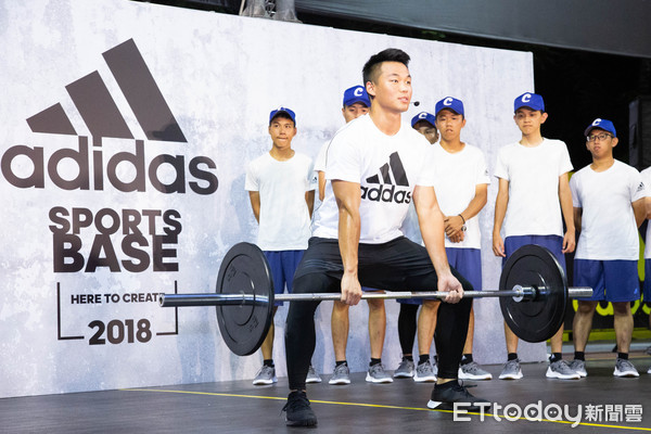 ▲▼2018 adidas Sports Base王柏融、李宗賢指導訓練。（圖／記者季相儒攝）