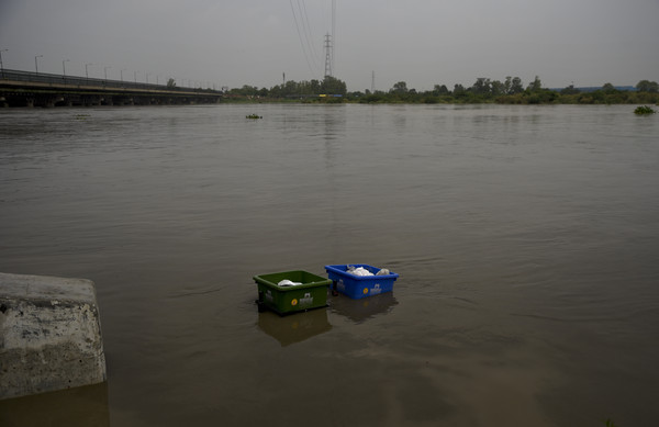 ▲新德里官方擔心亞穆納河水會襲擊低窪地區             。（圖／達志影像／美聯社）