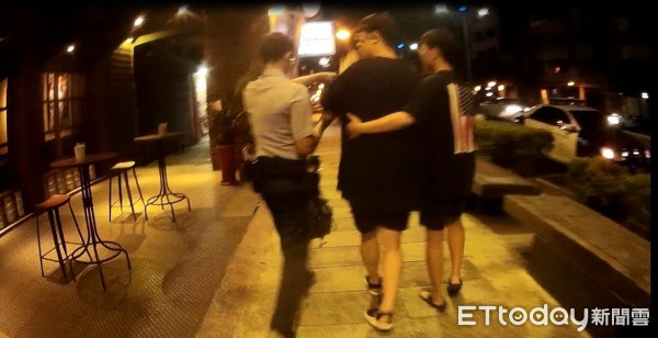 ▲▼韓籍男子襲警。（圖／記者宋德威翻攝）