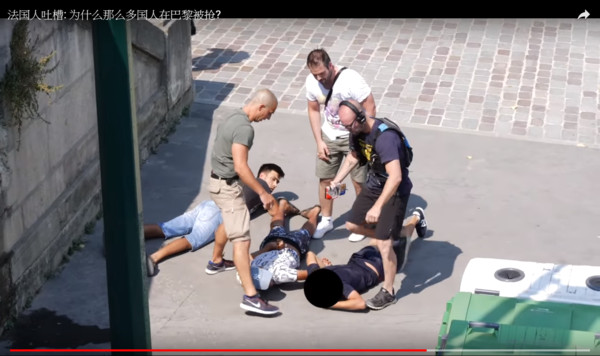 信誓蛋蛋皮夾被偷，巴黎便衣警察衝出壓制小偷。（圖／翻攝自Youtube／Xinshidandan 信誓蛋蛋）