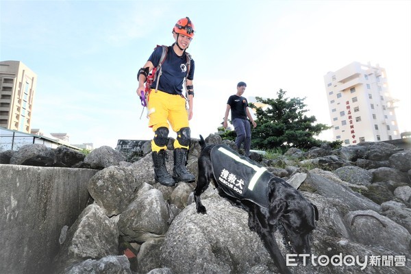 ▲▼目前擔任搜救犬引導員的鄭莛芸，9月擔任泳渡澎湖灣代言人。（圖／記者宋德威攝，下同）