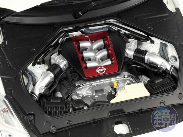 引擎室特寫！600匹馬力的V6引擎蓄勢待發。