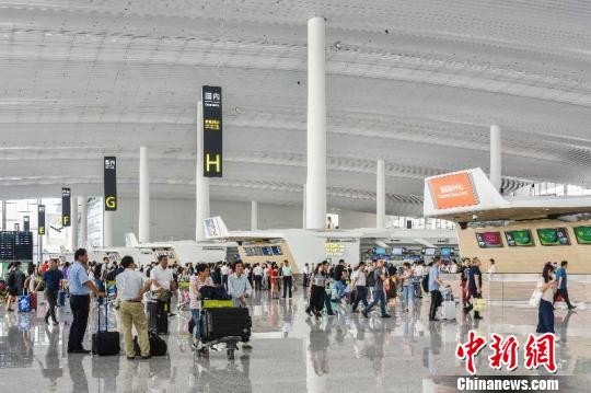 ▲▼廣州白雲機場今年客流量有望突破7000萬人次。（圖／翻攝自中新社）