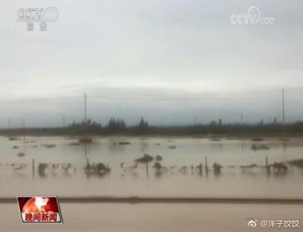 ▲暴雨襲擊新疆哈密市，造成20人罹難、8人失蹤。（圖／翻攝自微博）