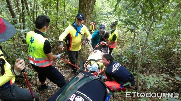 ▲▼黃姓男登山客登唐麻丹山，突然暈倒，急救不治。（圖／記者李忠憲翻攝）