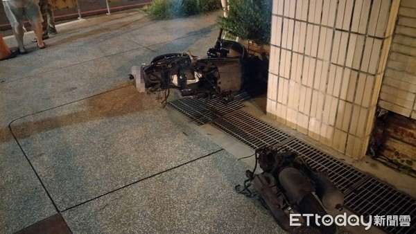 ▲▼車禍機車解體。（圖／記者宋德威翻攝）