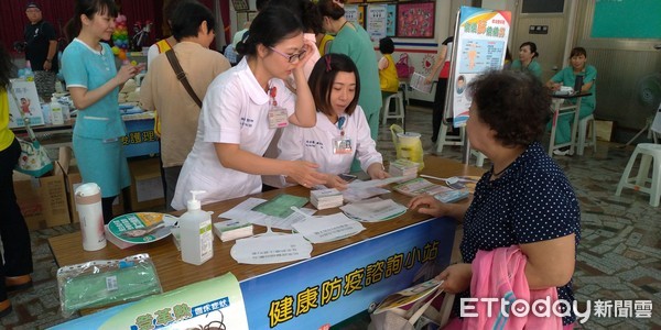 ▲台南市立安南醫院在永康區正強里活動中心，舉辦「爸氣十足、健康爸關-健康促進園遊會」，吸引眾多民眾到場受檢顧健康。（圖／安南醫院提供，下同）