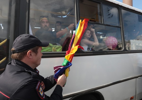 ▲▼在俄羅斯倡LGBT人權小心觸法，30名社運人士遭逮捕。（圖／路透社）