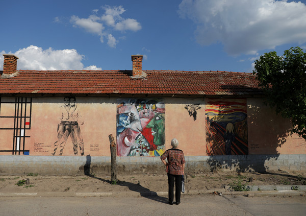 ▲保加利亞的小村莊變露天藝廊。（圖／路透社）