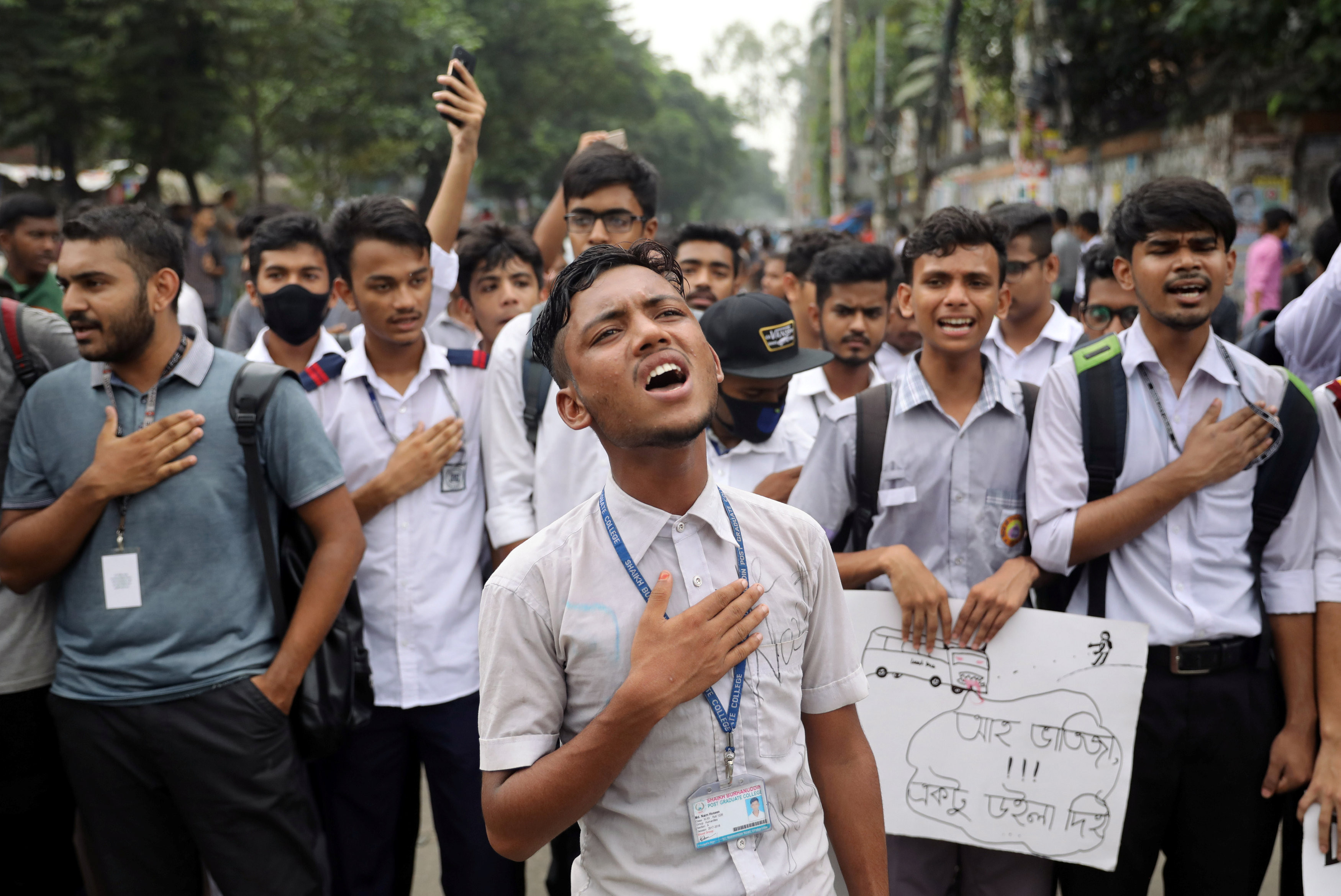 ▲孟加拉首都達卡（Dhaka）學生大規模抗議。（圖／路透社）