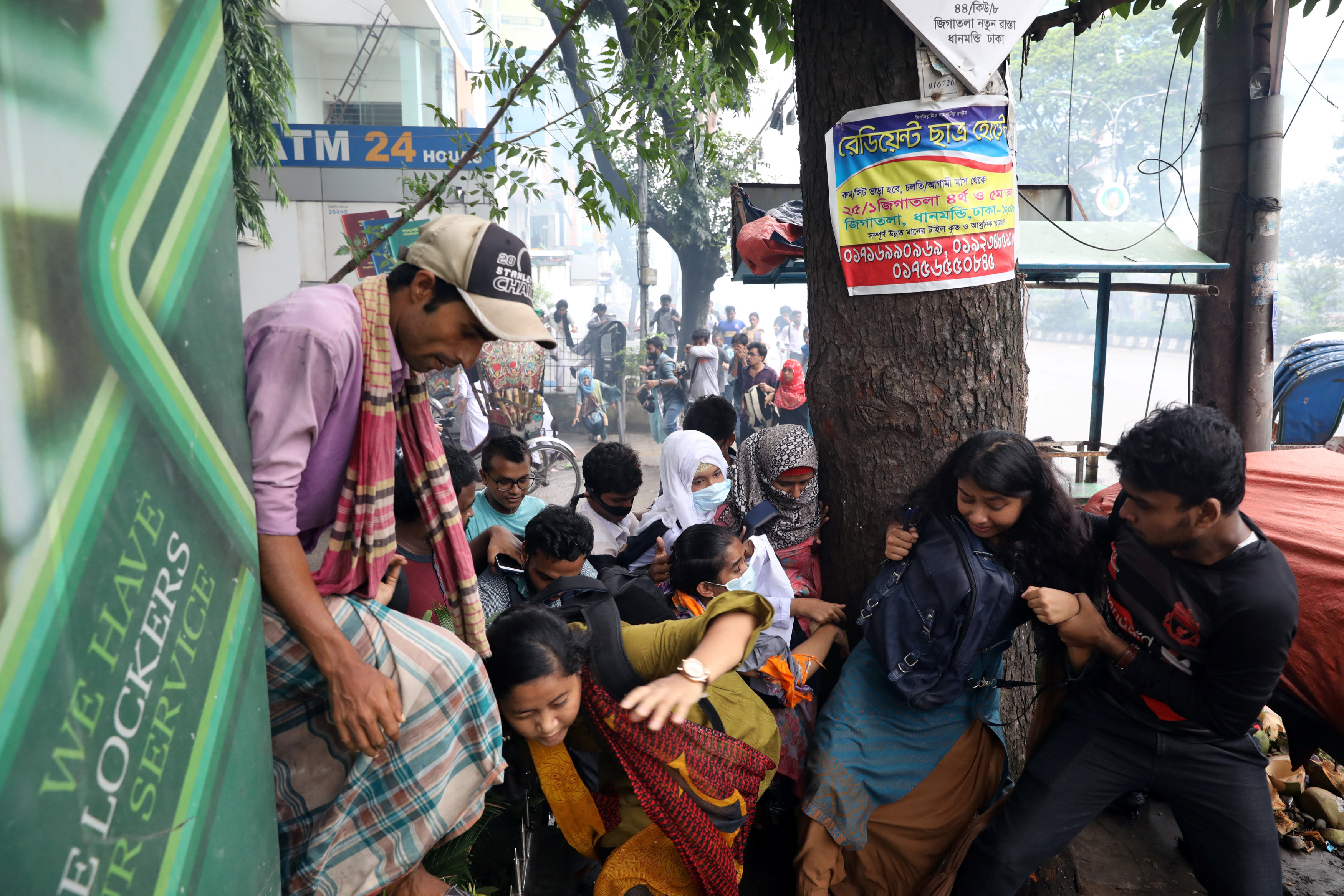 ▲孟加拉首都達卡（Dhaka）學生大規模抗議。（圖／路透社）