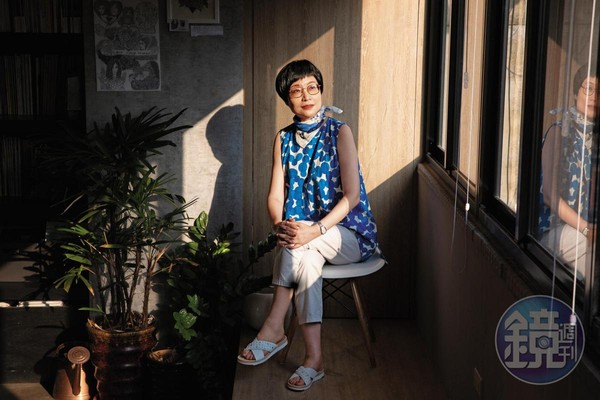 57歲的張曼娟單身，但她說那也意味著獨立自主，「我們都花了太多時間思考等待別人替我們做什麼，但那其實是一種生命的浪費。」