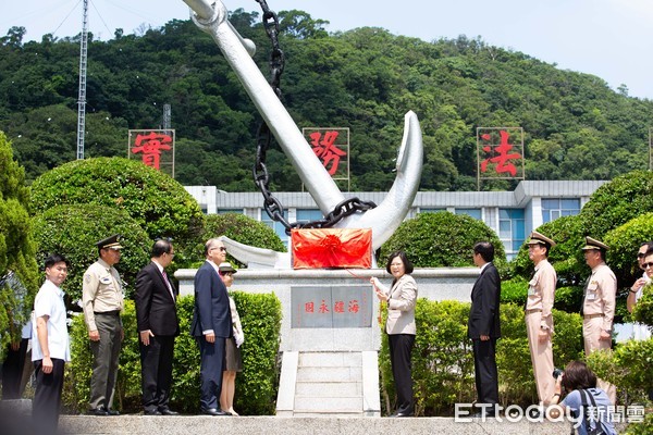 ▲▼蔡英文視導海軍司令部揭牌儀式,蔡英文。（圖／記者季相儒攝）