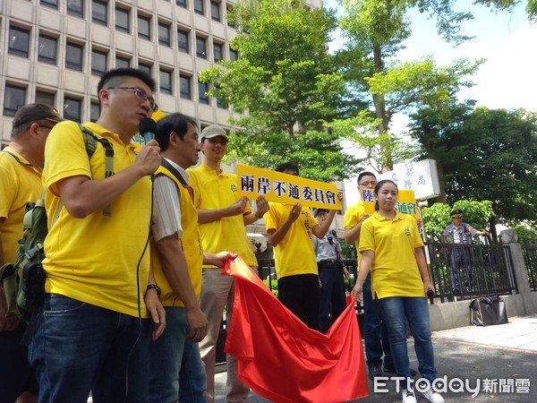 ▲▼新黨赴陸委會抗議兩岸不通。（圖／記者徐政璿攝）