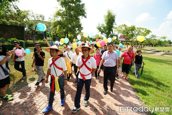 ▲▼200多名「搶救興中國中自救會」成員到宜蘭縣政府、縣議會陳情抗議。（圖／記者游芳男攝）