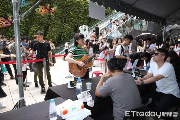 《聲林之王》海選8月6日舉辦，吸引破千人到場參賽，請來資深音樂人陳子鴻、小宇、艾怡良3人擔任評審。