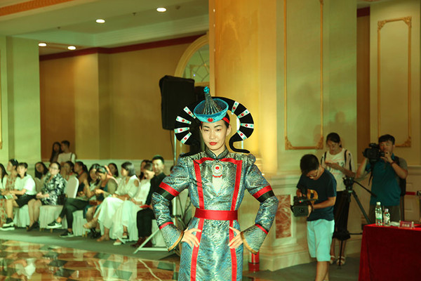 ▲▼蒙古族時裝與帽飾設計大賽 。（圖／翻攝自內蒙古新聞網）