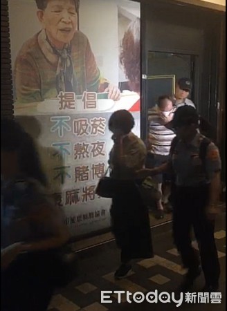 ▲▼政署鎖定台北市1處麻將協會，並在父親節前夕搜索並帶回54人。（圖／記者邱中岳翻攝）