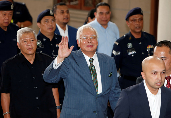 ▲▼ 馬來西亞前首相納吉（Najib Razak）8日上午現身法庭，被控涉及4200萬令吉（約新台幣3.3億元）等3項洗錢罪名。（圖／路透）