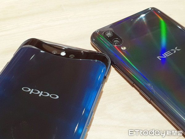 ▲OPPO Find X、vivo NEX全螢幕、隱藏鏡頭等五大黑科技比一比 。（圖／記者洪聖壹攝）