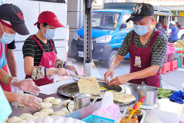 ▲台中大甲鎮瀾宮宜吉九層塔粉蔥餅。（圖／橘子狗愛吃糖提供）