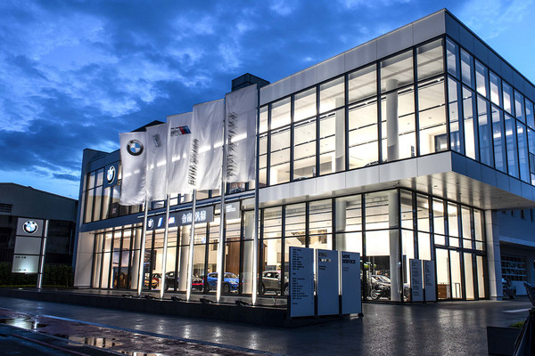 ▲汎德砸9億蓋「BMW永康5S全功能展示中心」推頭等艙服務。（圖／BMW汎德提供）