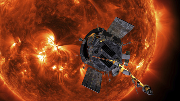 ▲▼由NASA與約翰霍普金斯大學應用物理實驗室共同打造的「帕克太陽探測器」，即將展開名為「接觸太陽」的探日任務，帕克太陽探測器將會穿越日冕，創下史上最接近太陽的紀錄。。（圖／達志影像／美聯社）