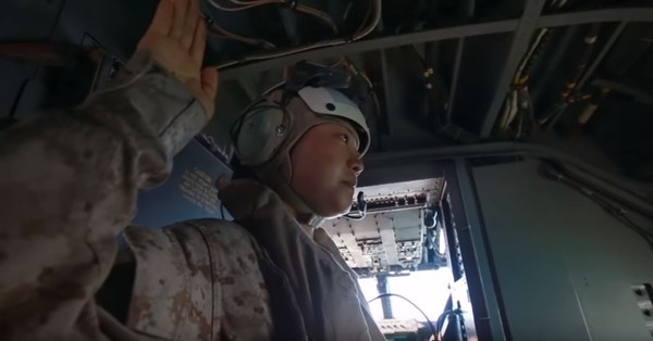 ▲▼大陸女子在美國海軍陸戰隊服役，取得入籍美國資格。（圖／翻攝自YouTube／Marines）