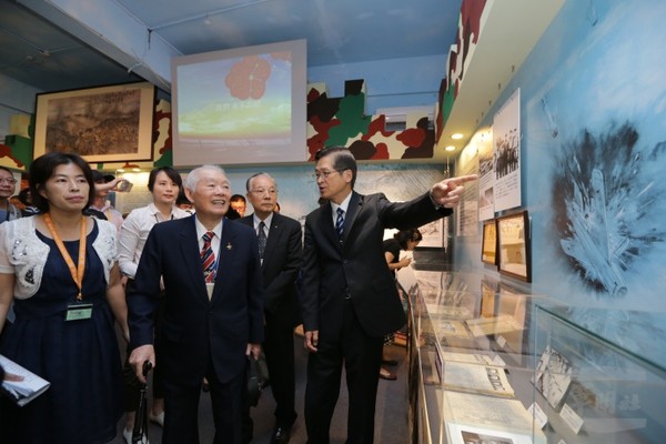 紀念八二三戰役60週年　嚴部長主持軍史館特展開幕