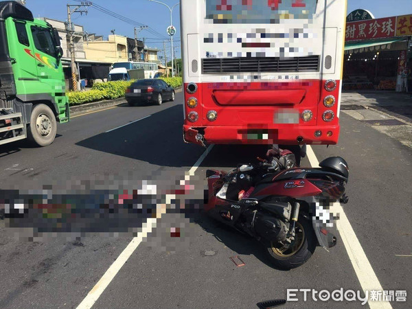 ▲▼ 偕友騎機車遊墾丁，男子行經台一線445公里處煞車不及撞客運身亡。（圖／記者陳崑福翻攝）