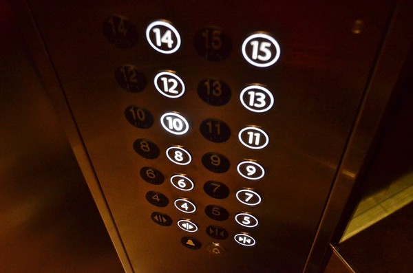 電梯按鈕。（圖／Pixabay）