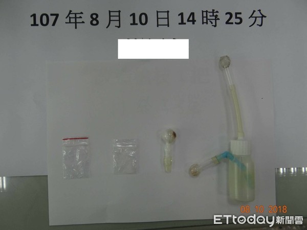 ▲台南市警學甲分局，查獲30歲蘇姓毒品通緝犯等2人，當場查獲巴西金牛座PJ-915改造手槍1支、槍管1支、改造子彈11發及第二級毒品安非他命0.57公克。（圖／記者林悅翻攝，下同）