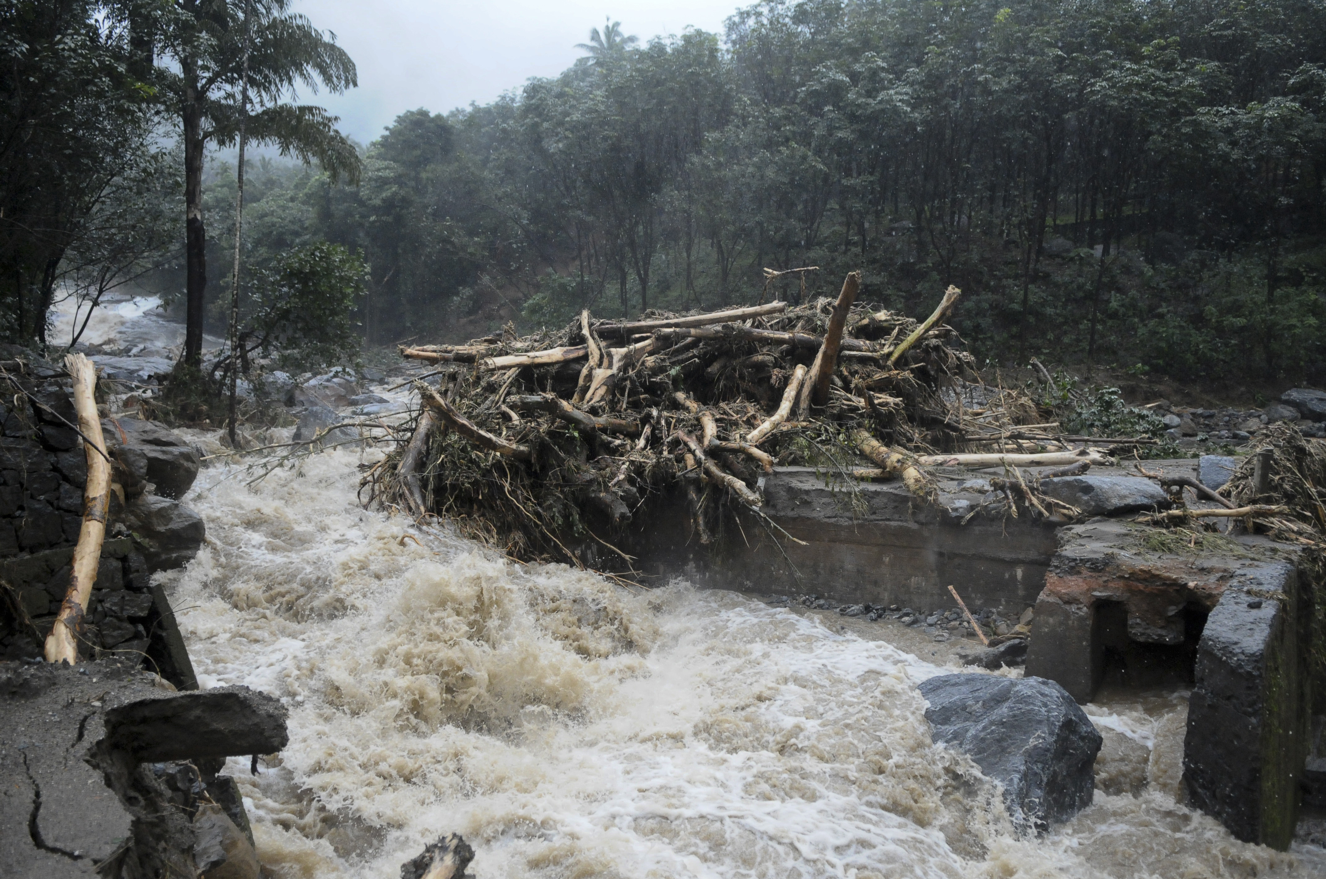▲印度南部克勒拉省（Kerala）暴雨引發土石流。（圖／達志影像／美聯社）
