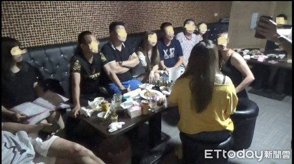 ▲▼萬華警方在新北三重區查獲未成年少女陪酒案件。（圖／記者張君豪翻攝）