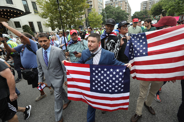▲▼美國白人民族主義者街頭示威，引起數百名反對者抗議。（圖／路透）