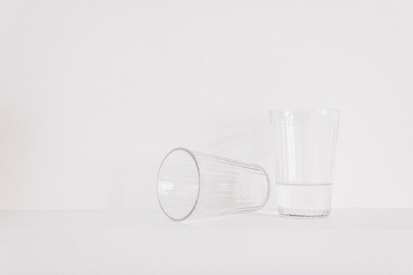 ▲▼水,玻璃杯,水杯,喝水（圖／取自免費圖庫LibreStock）