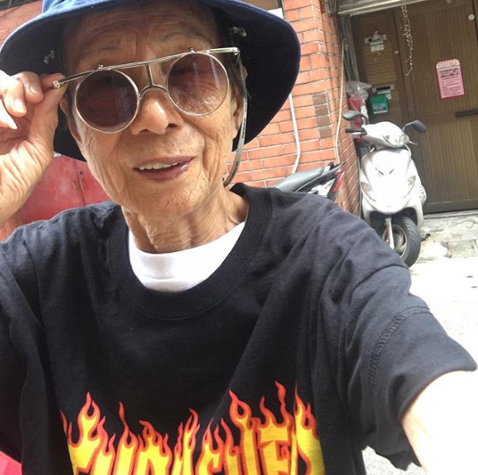 ▲90歲潮嬤。（圖／IG@moonlin0106授權提供，請勿隨意翻拍，以免侵權。）