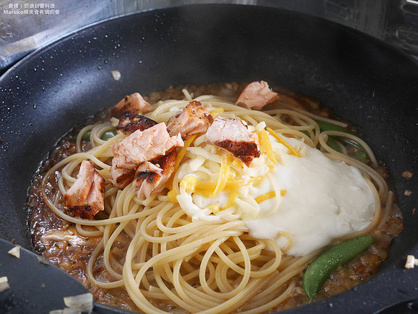 ▲ 牛奶「雙醬」料理東西君　義式鮭魚麵、日式南蠻炸雞任你挑。（圖／Maruko與美食有個約會提供）