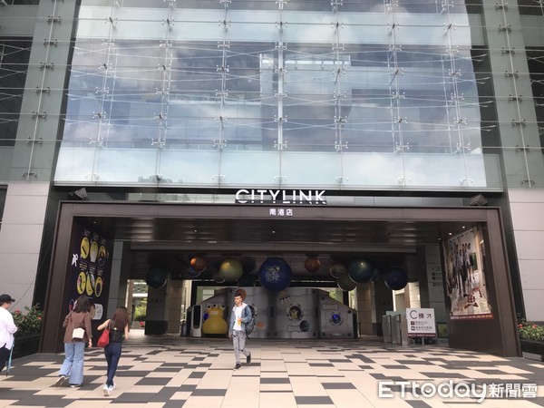 ▲南港Citylink商場旁大客車停車場驚傳男子上吊身亡。（圖／記者黃彥傑攝）