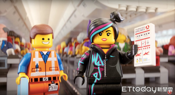 ▲土耳其航空樂高機上安全影片。（圖／擷取自Turkish Airlines: Safety Video with The LEGO Movie Characters）