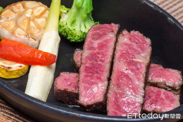 ▲▼台畜複合餐飲品牌RÒU by T-HAM　樓下賣肉、樓上吃肉。(圖／黃士原攝)