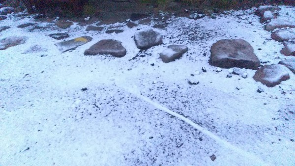 ▲▼ 北海道八月降下初雪。（圖／翻攝自Facebook／大雪山層雲峡・黒岳ロープウェイ）