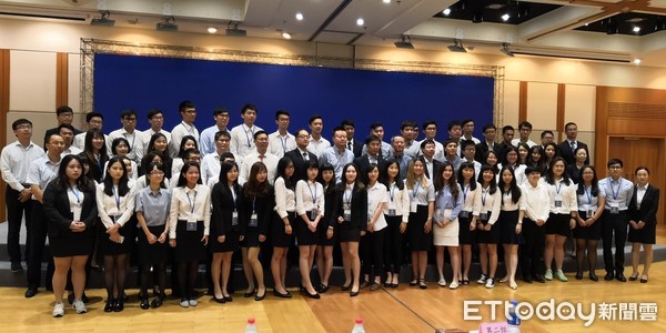 ▲58名來自台灣各大學院校學生，結束為期三週的上海期貨交易所實習活動            。（圖／上海市台辦提供）